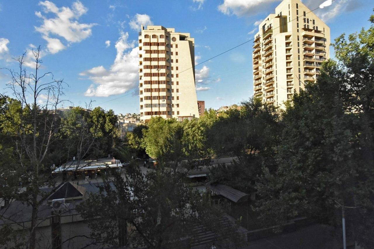 Beautiful Apartment Near The Republic Square Erivan Exterior foto